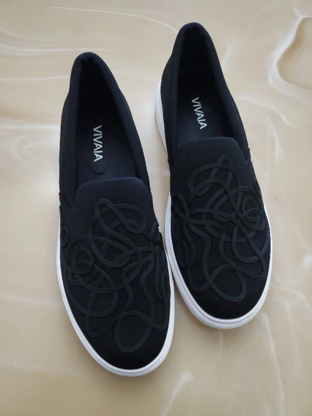 VIVAIA V-Tune Classic Slip-On Embroidered Sneakers Size 8 (39)